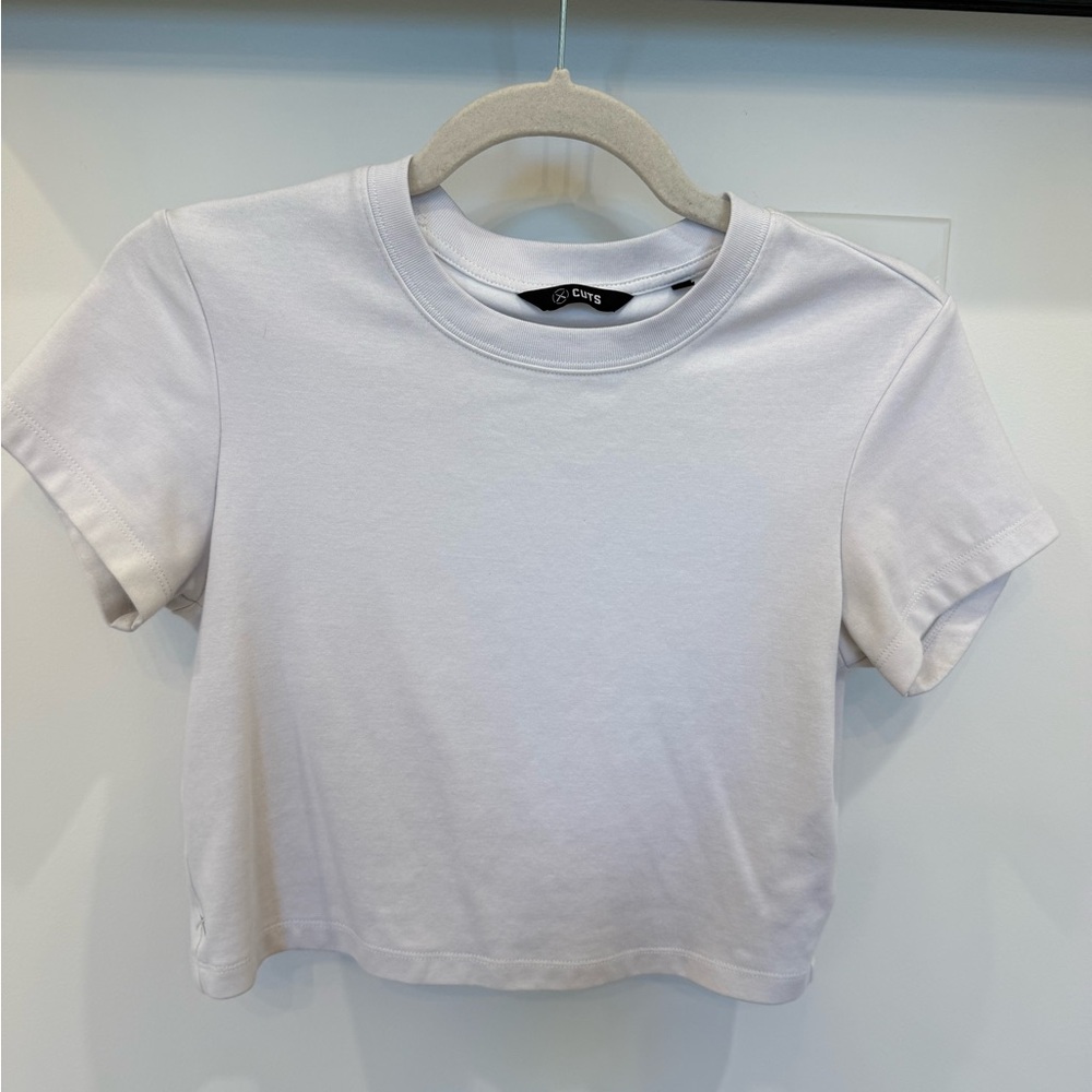 Cute Short Sleeve White Cropped T-Shirt